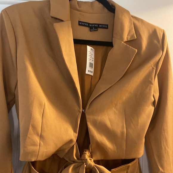 NWT size small ! - Picture 4 of 4